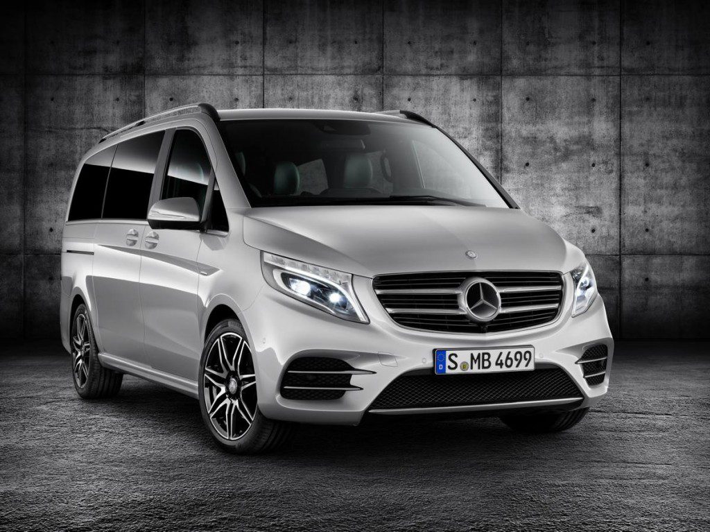 V-Klasse – V 250 d, Exterieur, brilliantsilber metallic, AMG Line – Front- und Heckschürzen, Seitenschwellerverkleidungen, 19-Zoll-Leichtmetallräder und Abrisskante  V-Class – V 250 d, Exterior, brilliant silver metallic, AMG Line – front and rear aprons, side sill panels, 19-inch light-alloy wheels and spoiler lip