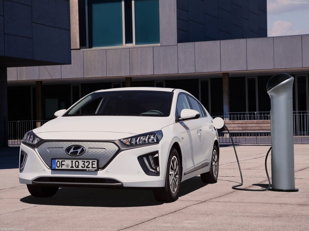 Hyundai-Ioniq-electric_2020-1600-05