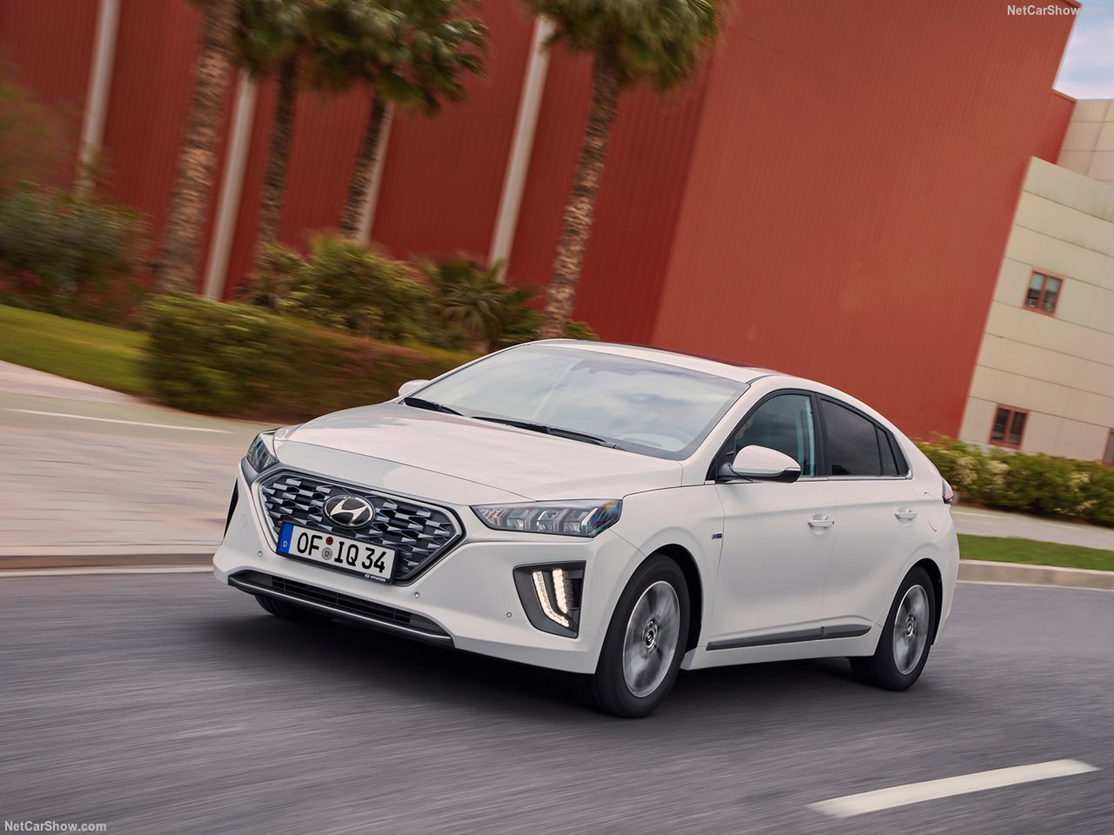 Hyundai-Ioniq-hybrid_2020-1280-18